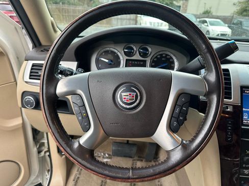 Used 2013 Cadillac Escalade Luxury image 23