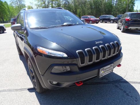Used 2015 Jeep Cherokee Trailhawk w/ Leather Interior Group AWD/4WD image 3