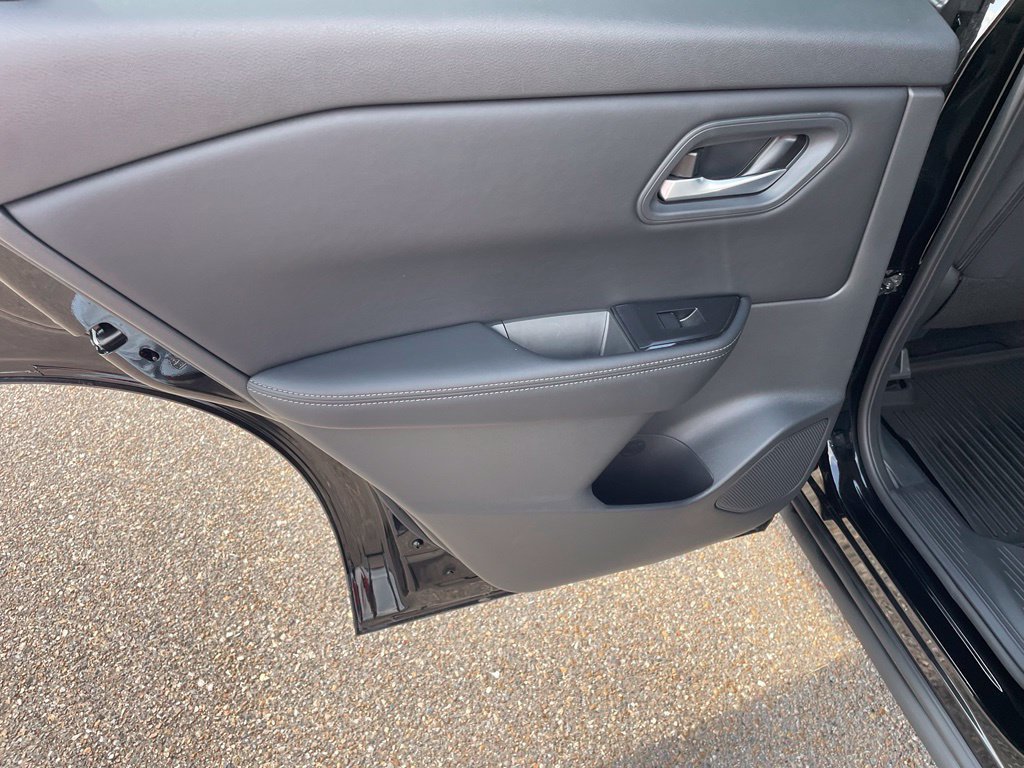 Certified 2026 Nissan Rogue SV FWD image 24