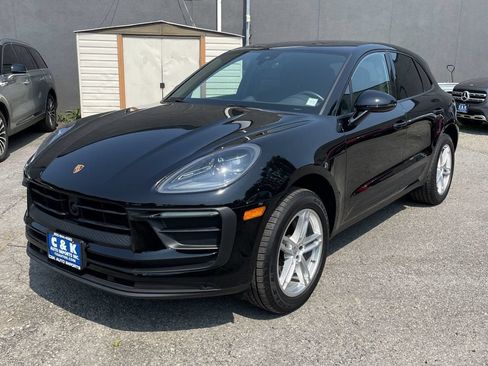Used 2025 Porsche Macan AWD/4WD image 1