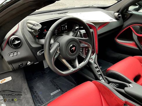 Used 2024 McLaren 750S Spider image 13