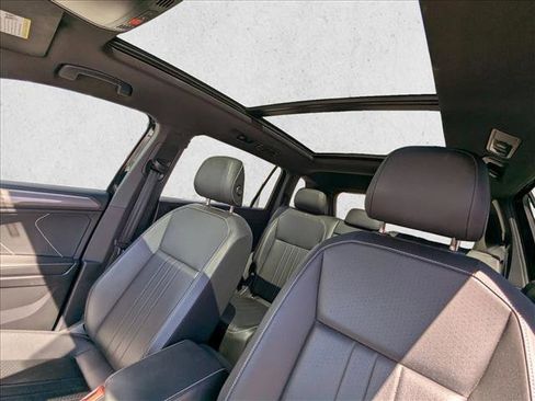 Used 2023 Volkswagen Tiguan SE R-Line image 13