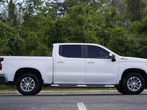 Used 2022 Chevrolet Silverado 1500 LT AWD/4WD image 7