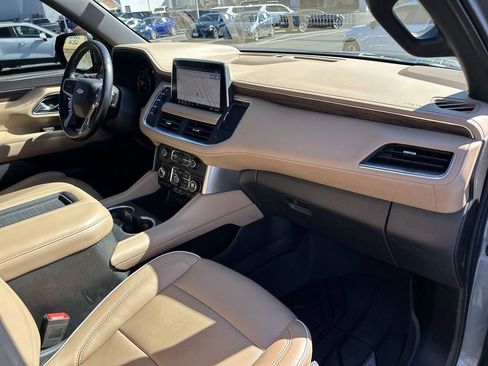 Used 2021 Chevrolet Tahoe Premier w/ Premium Package image 30