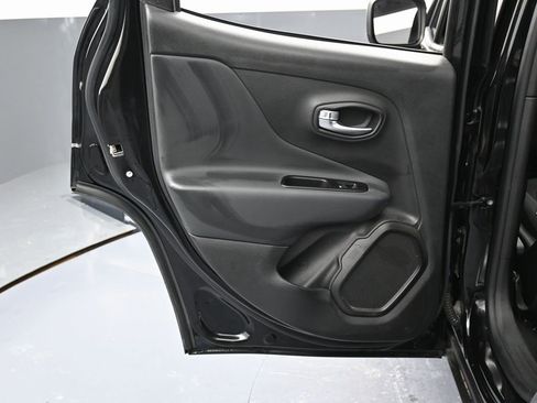 Used 2022 Jeep Renegade Latitude image 35