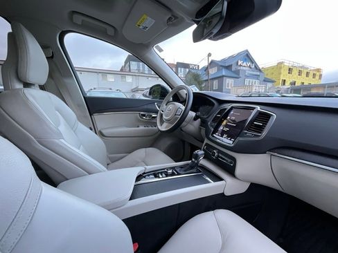 Used 2020 Volvo XC90 T5 Momentum w/ Protection Package Premier image 17