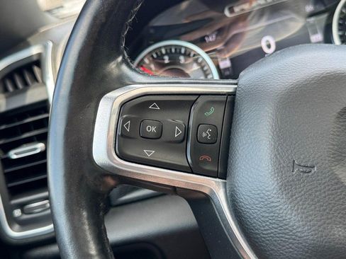Used 2019 RAM 1500 Laramie AWD/4WD image 19