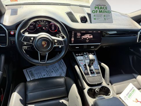 Used 2021 Porsche Cayenne AWD/4WD image 15