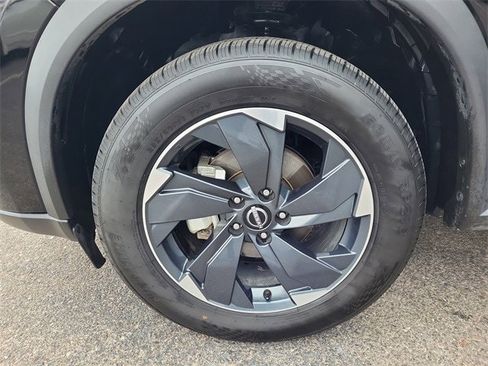 Certified 2024 Nissan Rogue SV image 31