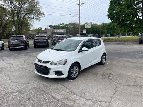 Used 2017 Chevrolet Sonic LT FWD image 1