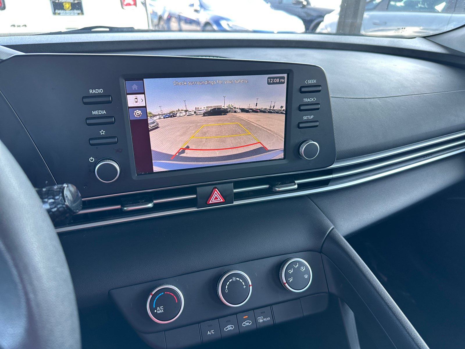 Used 2024 Hyundai Elantra SE FWD image 21