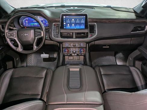 Used 2022 Chevrolet Suburban Z71 w/ Luxury Package AWD/4WD image 16