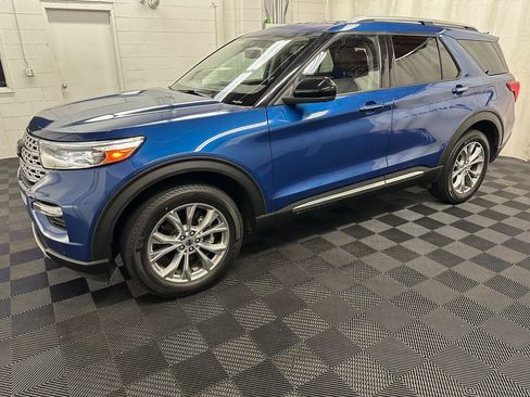 Used 2023 Ford Explorer Limited AWD/4WD image 5