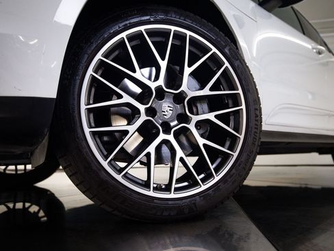 Used 2019 Porsche Macan S AWD/4WD image 12