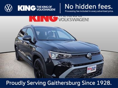 New 2026 Volkswagen Taos SE w/ Panoramic Sunroof Package