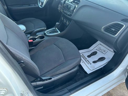 Used 2014 Chrysler 200 Touring image 12