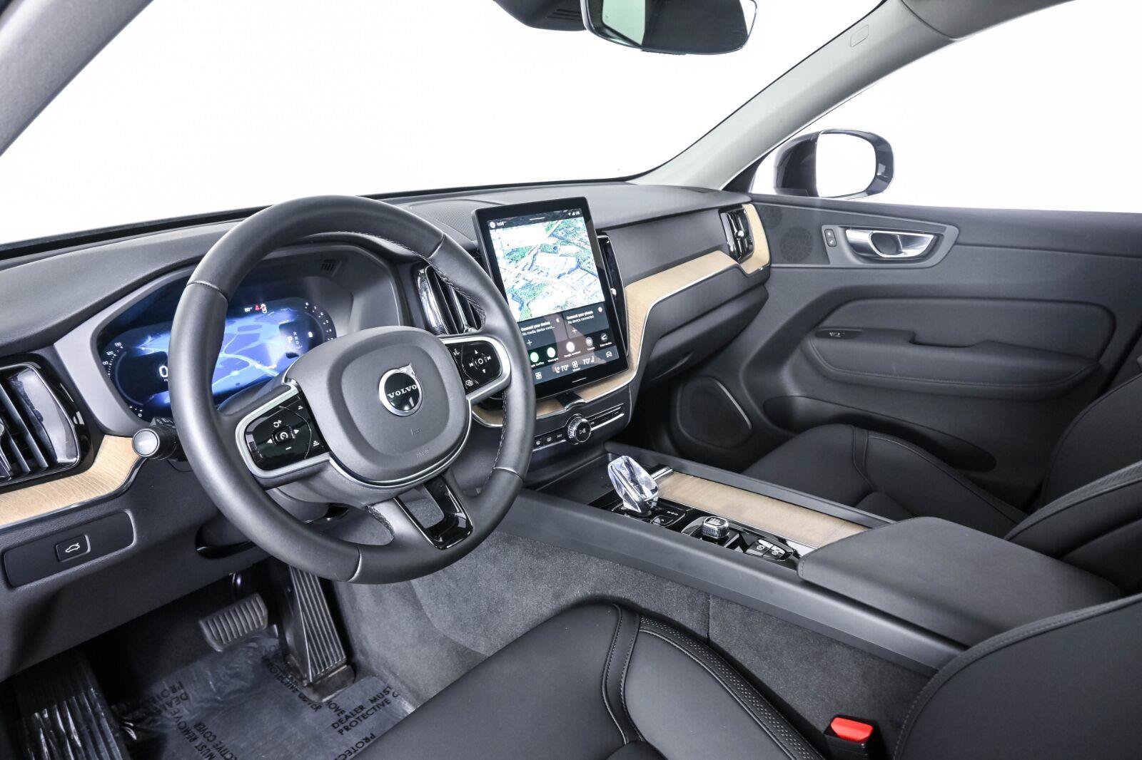 Certified 2026 Volvo XC60 B5 Plus AWD/4WD image 4