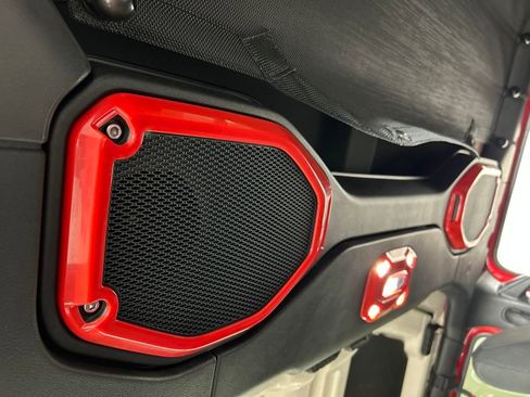 Used 2022 Jeep Gladiator Rubicon image 16