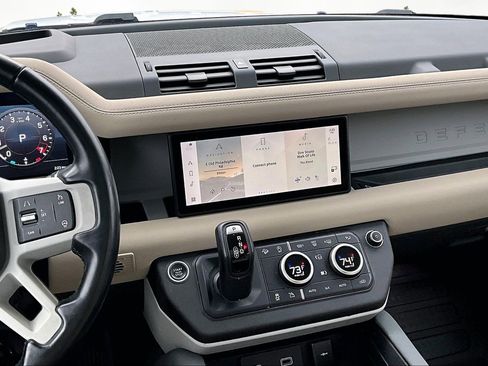 Used 2022 Land Rover Defender 110 SE image 6