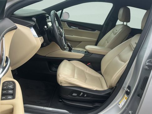 Used 2018 Cadillac XT5 Luxury w/ Driver Awareness Package image 39