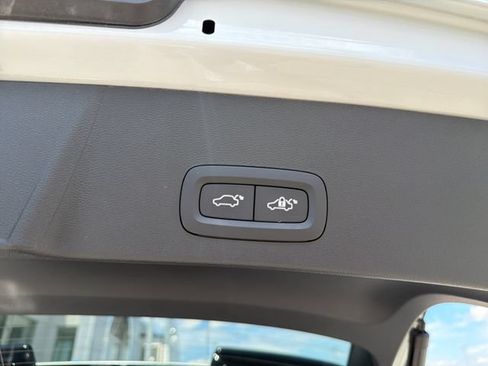 Used 2023 Volvo XC40 B5 Plus w/ Protection Package Premier AWD/4WD image 36