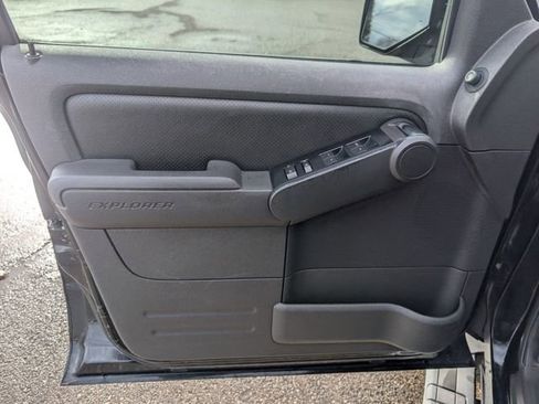 Used 2010 Ford Explorer Sport Trac Limited image 9