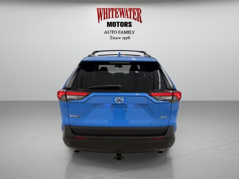 Used 2019 Toyota RAV4 XLE w/ Carpet Mat Package image 3