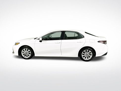 Used 2024 Toyota Camry LE image 5