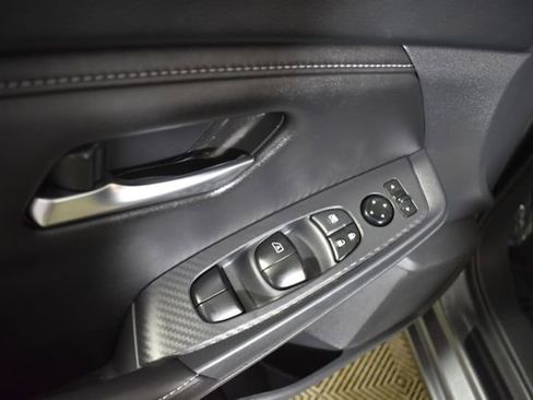 Used 2025 Nissan Sentra SV FWD image 8