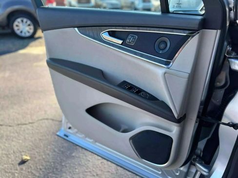 Used 2019 Lincoln Nautilus Reserve image 24