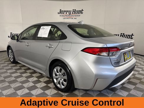Used 2020 Toyota Corolla LE FWD image 7