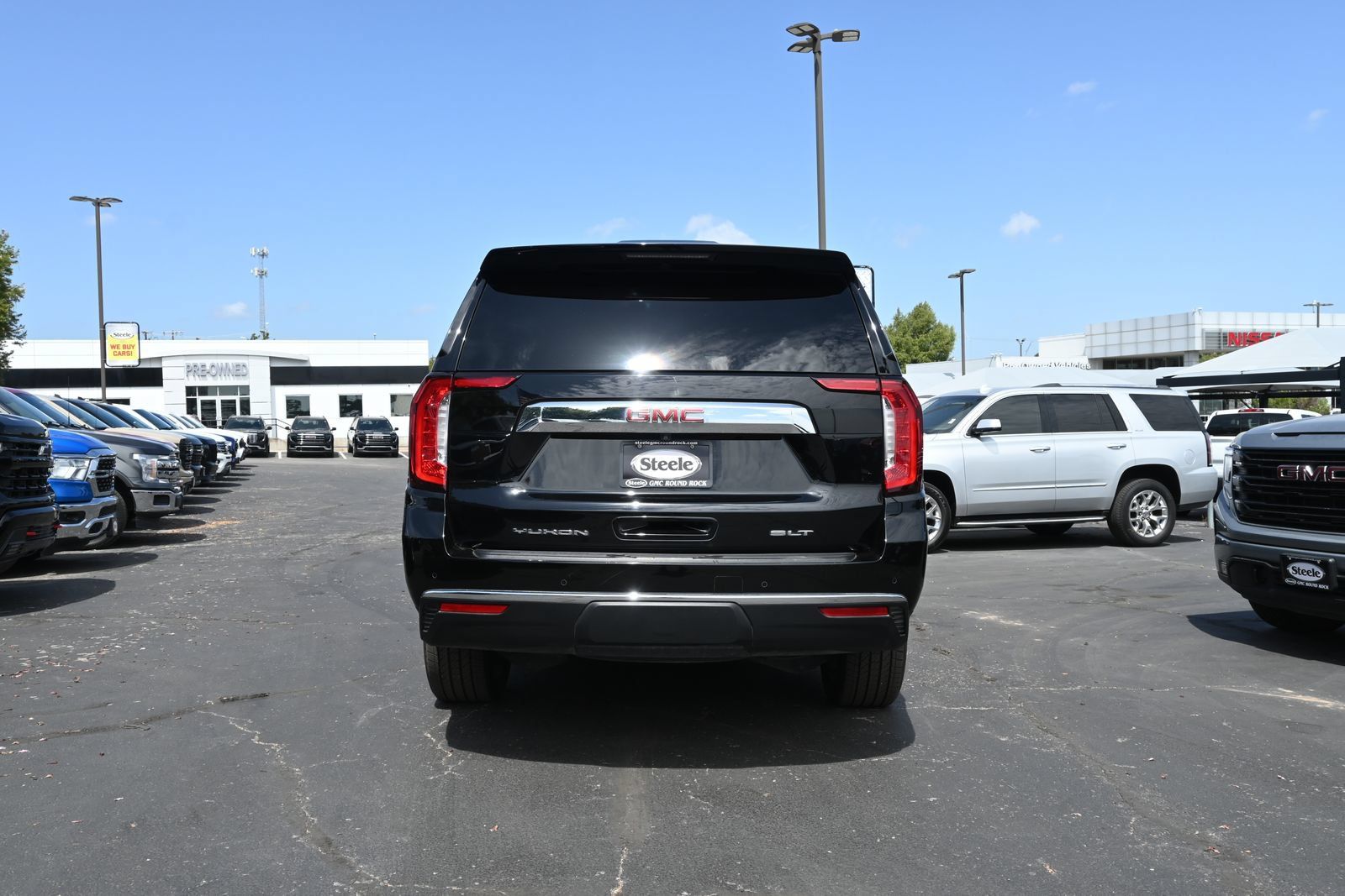 Used 2024 GMC Yukon XL SLT w/ SLT Luxury Package AWD/4WD image 6