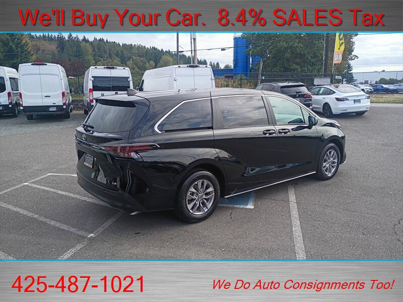 Used 2025 Toyota Sienna LE FWD image 6