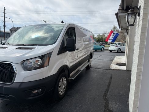 Used 2024 Ford Transit 250 Low Roof w/ Exterior Upgrade Package RWD image 3
