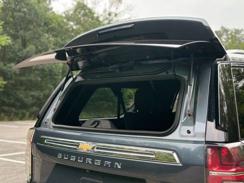 Used 2021 Chevrolet Suburban LT image 29