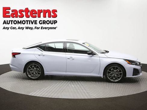 Used 2023 Nissan Altima 2.0 SR FWD image 47