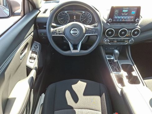 Used 2025 Nissan Sentra SV w/ Trunk Package image 12