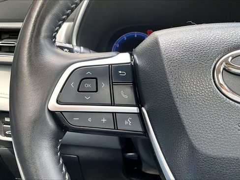 Used 2023 Toyota Highlander Platinum FWD image 11