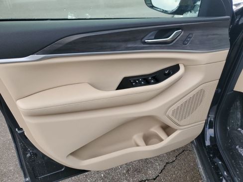 New 2025 Jeep Grand Cherokee L Limited AWD/4WD image 8