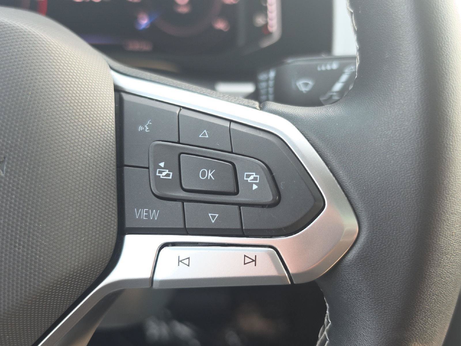 Certified 2023 Volkswagen Atlas Cross Sport SE w/ Panoramic Sunroof Package AWD/4WD image 17