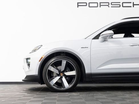 New 2026 Porsche Macan 4 Electric AWD/4WD image 11