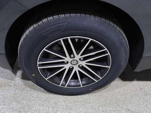 Used 2020 Chevrolet Equinox LT image 9