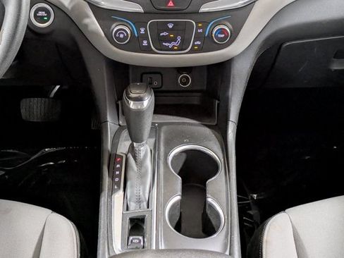 Used 2018 Chevrolet Equinox LS FWD image 19