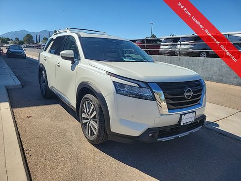 Used 2022 Nissan Pathfinder Platinum w/ Cargo Package image 9