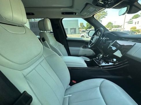 Used 2023 Land Rover Range Rover Sport SE AWD/4WD image 4