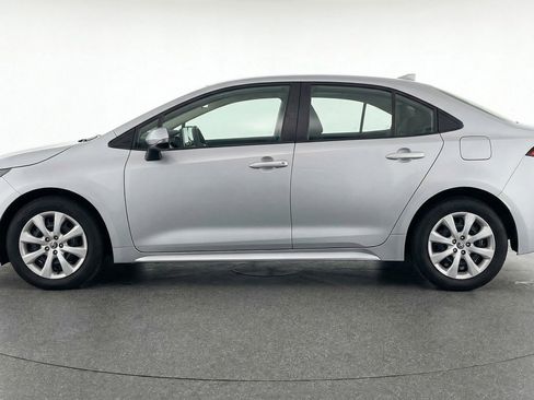 Used 2025 Toyota Corolla LE FWD image 5