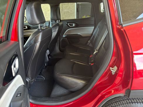 Used 2025 Jeep Compass Limited AWD/4WD image 27