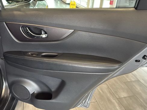Used 2015 Nissan Rogue S FWD image 28