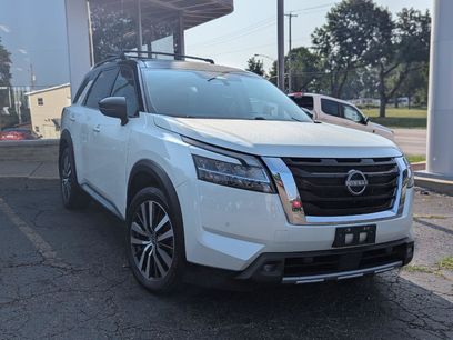Used 2022 Nissan Pathfinder Platinum w/ Cargo Package