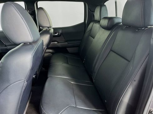 Used 2021 Toyota Tacoma TRD Sport AWD/4WD image 31